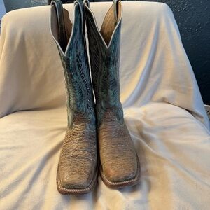 Women’s Ariat boots’